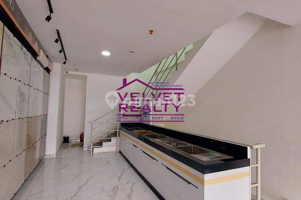 Dijual Ruko Royale Suite 3 Lantai Ukuran 4,5x13,5 Kondisi Bagus vr922 vr922