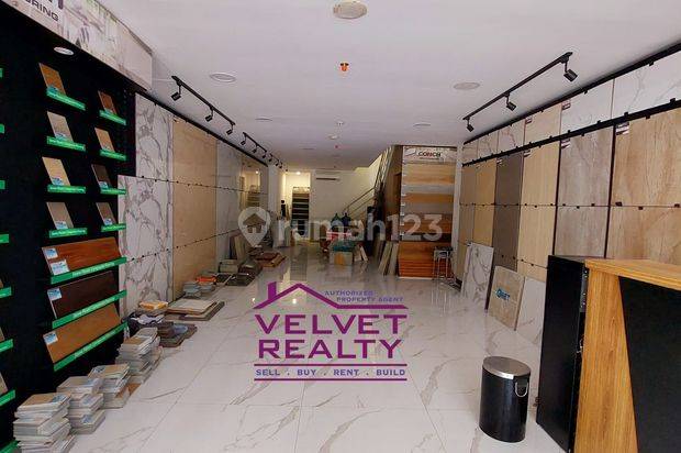 Dijual Ruko Royale Suite 3 Lantai Ukuran 4,5x13,5 Kondisi Bagus vr922 vr922