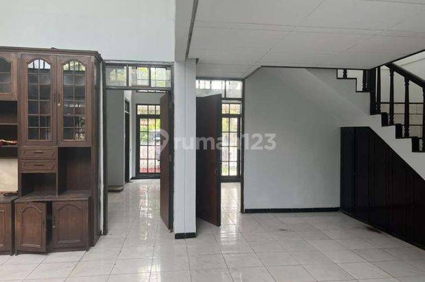 Rumah Luas 2 Lantai, sejuk, siap huni Cikutra