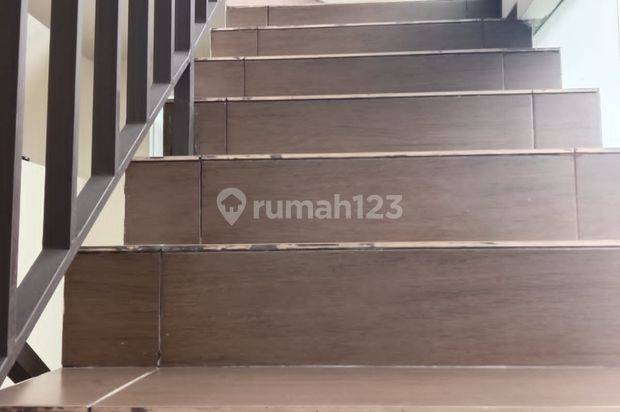 Rumah Mewah 3 Lantai,elegan, Komplek Elite, Siap Huni Dago Resort