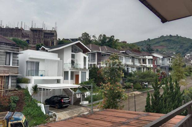 Rumah Mewah 3 Lantai,elegan, Komplek Elite, Siap Huni Dago Resort