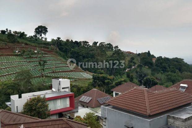 Rumah Mewah 3 Lantai,elegan, Komplek Elite, Siap Huni Dago Resort