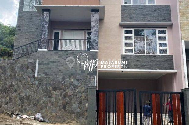 Rumah Mewah, Cantik, Komplek Elite, Siap Huni Dago, Ciumbuleuit