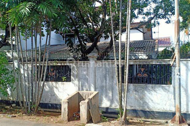 1467. Rumah Kompleks Pertamina Jl Pulomas Utara