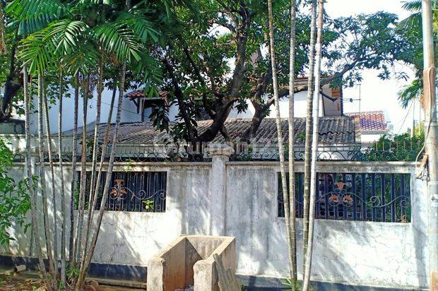 1467. Rumah Kompleks Pertamina Jl Pulomas Utara