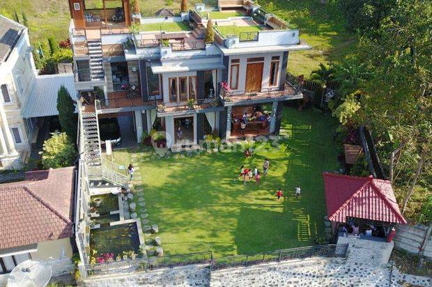 Villa Mewah Di Puncak Trawas View Gunung Oleh Gracia Maria