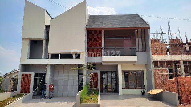 Hunian 2 Lantai Modern Tropis Di Sawangan Depok