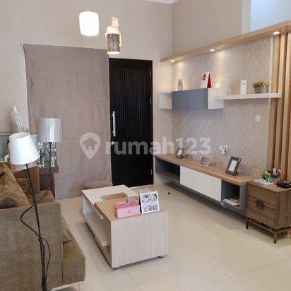 Rumah 2 Lantai 3 Kamar Dekat The Park Mall
