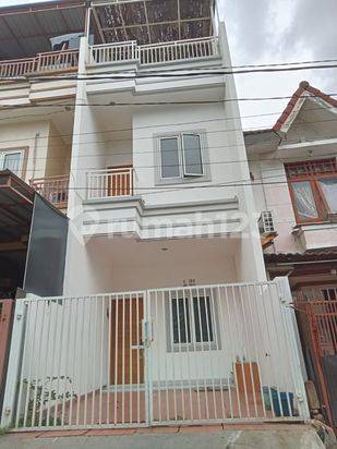 Rumah Baru 3 Lantai Harga Termurah Sudah SHM di Taman Palem 