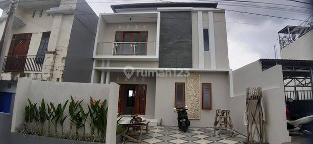 Dijual Rumah 2 Lantai Area Ubung Kaja