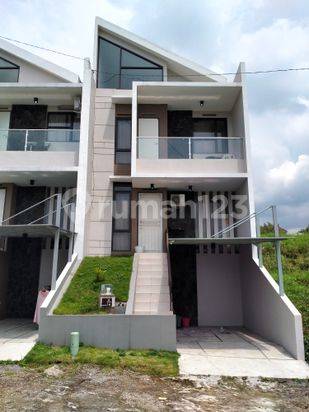 Rumah 2 Lantai View Kota Bandung di Bandung City View 2
