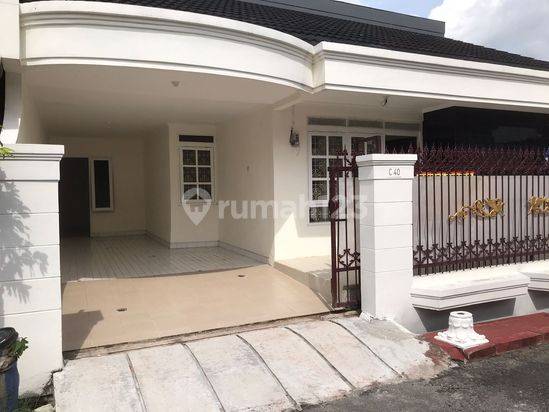 Dekat Stadion Maguwoharjo, Rumah Minimalis, Sleman