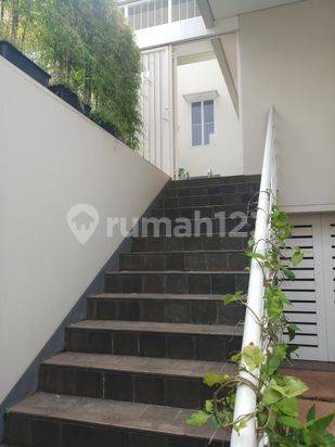 Sewa rumah mewah pool area Kebayoran Baru Jakarta Selatan