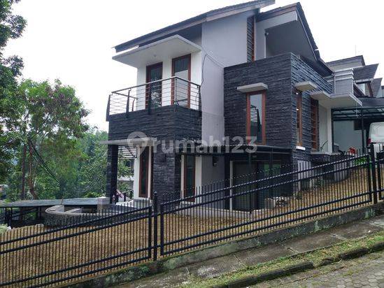 Rumah Pusat Kota dekat ITB Cisitu Kampung Padi Dago Bandung