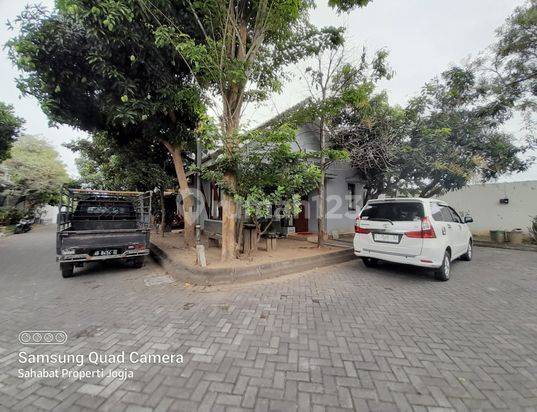 Rumah CANTIK NYAMAN HOOK DALAM PERUMAHAN ELITE JALIMBAR RESIDENCE Di Jalan Imogiri Barat - Sewon Bantul