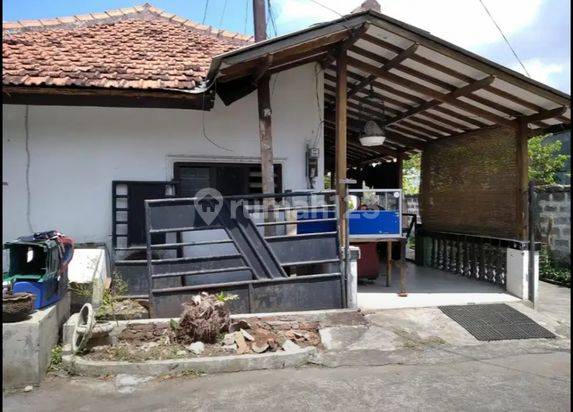 Rumah tua di komplek Rawamangun aman dan nyaman 