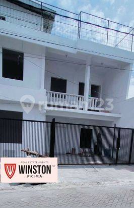 Rumah 2 Lantai Bagus SHM di Darmo Indah Selatan, Surabaya