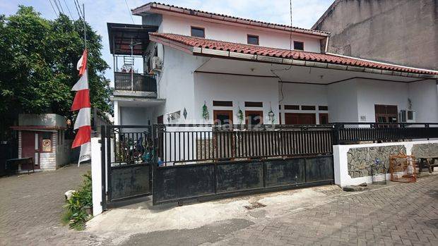 Rumah di Ciledug, Larangan. Hook, Bangunan 1,5 Lantai. Jual Cepat