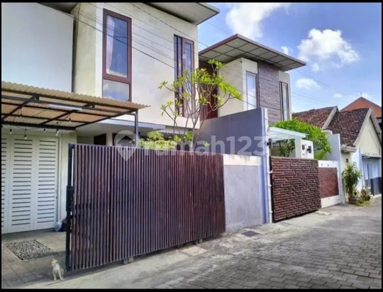 Rumah semi villa dekat kerobokan dengan akses jalan buntu dan paving 6 meter