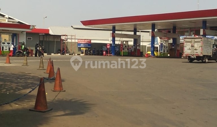 Service station business space strategic location for quick sale firm negotiable price. Service station business space strategic location for quick sale firm negotiable price.