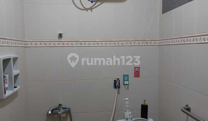 Dijual Rumah 3 Lantai - Darmo Satelit Utara, Surabaya Barat 2