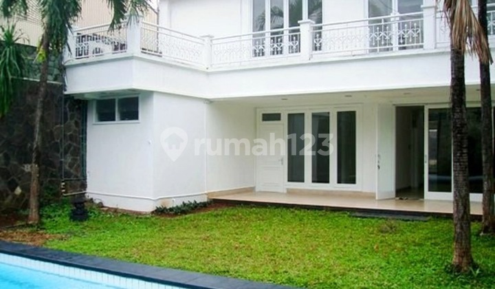 Dekat dengan gaya klasik JIS, taman yang indah dan kolam renang