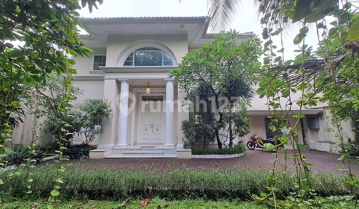 Classics House.. Nice Garden & Pool.. Close To Sudirman Classics House.. Nice Garden & Pool.. Close To Sudirman
