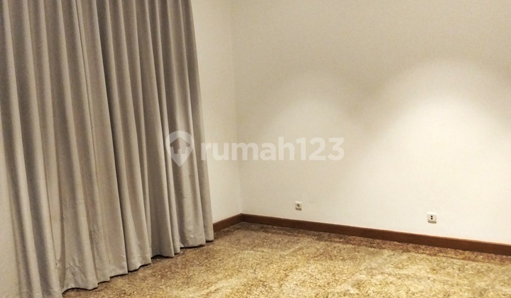 Furnished..Classic..Nice Gardan And Pool...Close To Jis 2