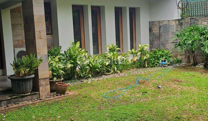 Rumah Bagus, 2,5 Lt, Siap Huni, Depan Taman 1