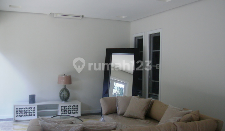 Rumah Bagus, Area Tenang dan Aman Dekat JIS 2