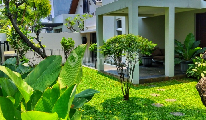 For Expats: Luxurious House, Quiet and Secure, Nica Garden with Pool, Near Senayan For Expats: Luxurious House, Quiet and Secure, Nica Garden with Pool, Near Senayan