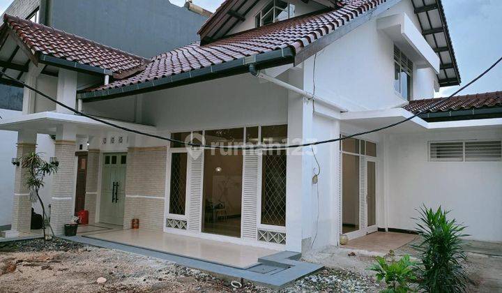 Rumah Lama... Lokasi Premium.. Tenang & Nyaman Dalam Cluster  Deket Senayan 1