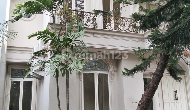 Mewah Megah Model Klasik Siap Huni Fasilitas Lengkap