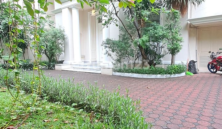 Classics House.. Nice Garden & Pool.. Close To Sudirman 2