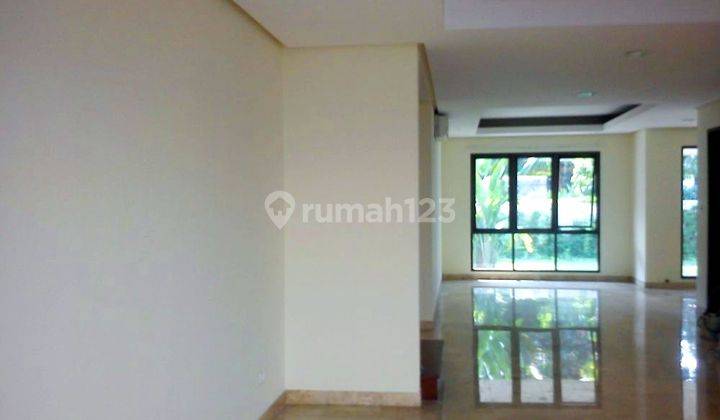 Modern minimalist House, Nice Garden And Pool, Quiet, One Gate System, Close To Jis 2