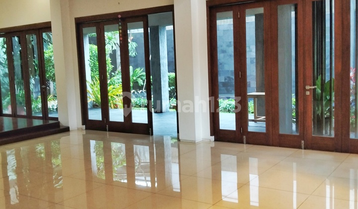 Modern Tropical Style Nice Garden And Pool 2