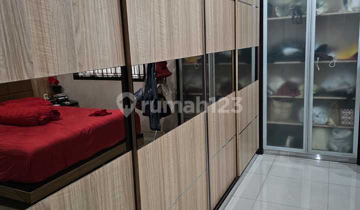 Good Ready-to-Live House in Taman Kopo Indah 3 Good Ready-to-Live House in Taman Kopo Indah 3