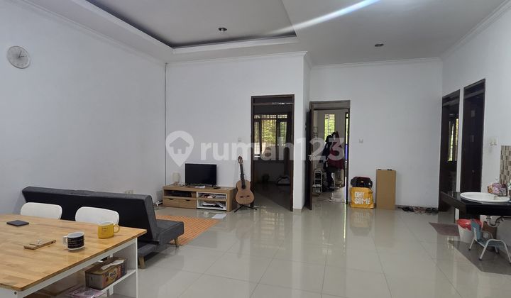 Rumah Minimalis di Taman Holis Indah