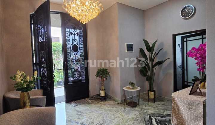 Cluster Terdepan Rumah 3 Lantai Siap Huni Tinggal Bawa Koper Full Furnished Dn Private Pool di Citraland Utama Dekat Pakuwon Mall Cluster Terdepan Rumah 3 Lantai Siap Huni Tinggal Bawa Koper Full Furnished Dn Private Pool di Citraland Utama Dekat Pakuwon Mall