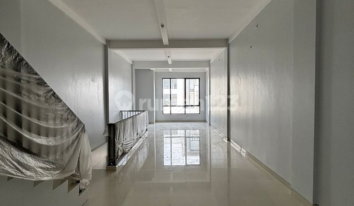 Only 1 Unit Ready-to-Use Shop House in Citraland Utama, Near Lontar Pakuwon Mall