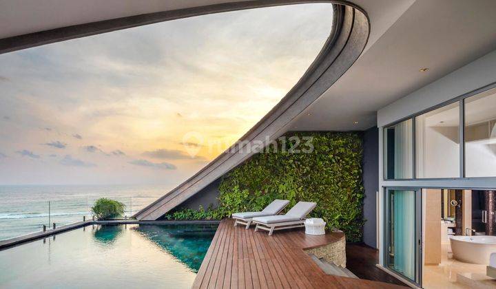 Leasehold - Luxurious Oceanfront Penthouse in Canggu with Private Rooftop Pool 1