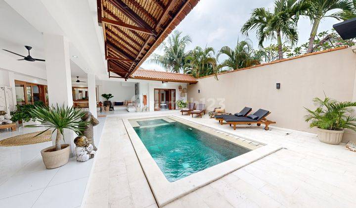 Leasehold - Luxurious Private Villa with Modern Amenities in Prime Location Seminyak 2