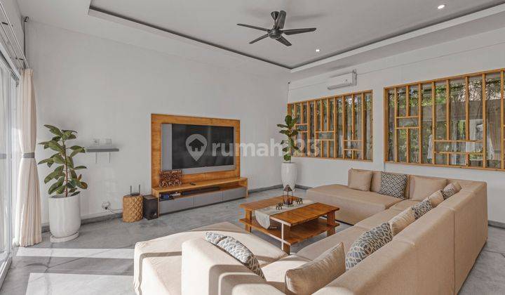 Leasehold - Stunning 5-Bedroom Luxury Villa with Ocean View in Canggu, Bali 2