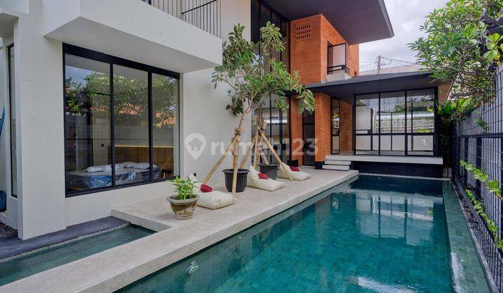 Leasehold -Stylish 3-Floor Villa in Kerobokan- Ideal for Living or Investment 1