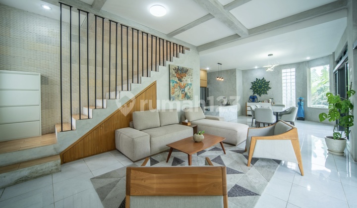 Leasehold - Elegant 3-Bedroom Villa in Padonan, Canggu, Bali