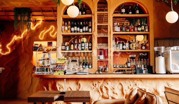 A spectacular opportunity featuring a bar, café, and nighttime entertainment spot – completely outfitted and prepared for immediate business operation.
