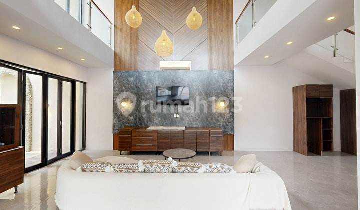 Sewa - Vila Elegan Mewah dengan Kolam Renang Pribadi dan Sewa Jangka Panjang di Canggu