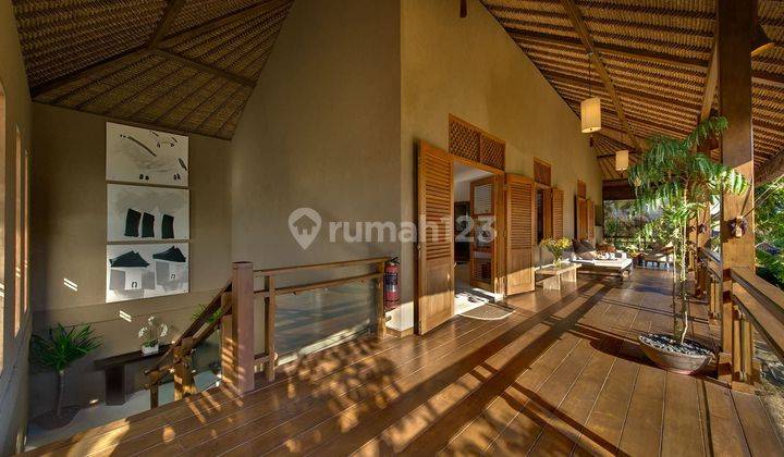 Freehold - Luxurious Balinese Retreat with Spacious Living, Lush Gardens, and Prime Seminyak Location 1