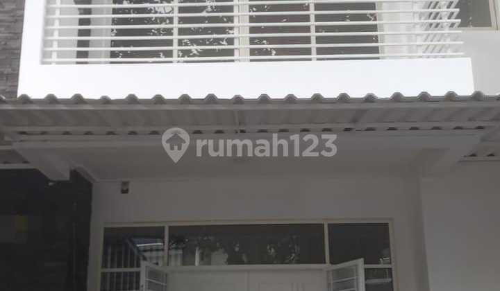 Dijual cepat Rumah Golf Lake luas 10x20 SHM