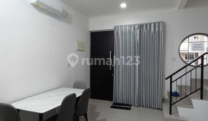 Dijual Rumah PIK2, 4,5x10, 3 lantai, Semi Furnish